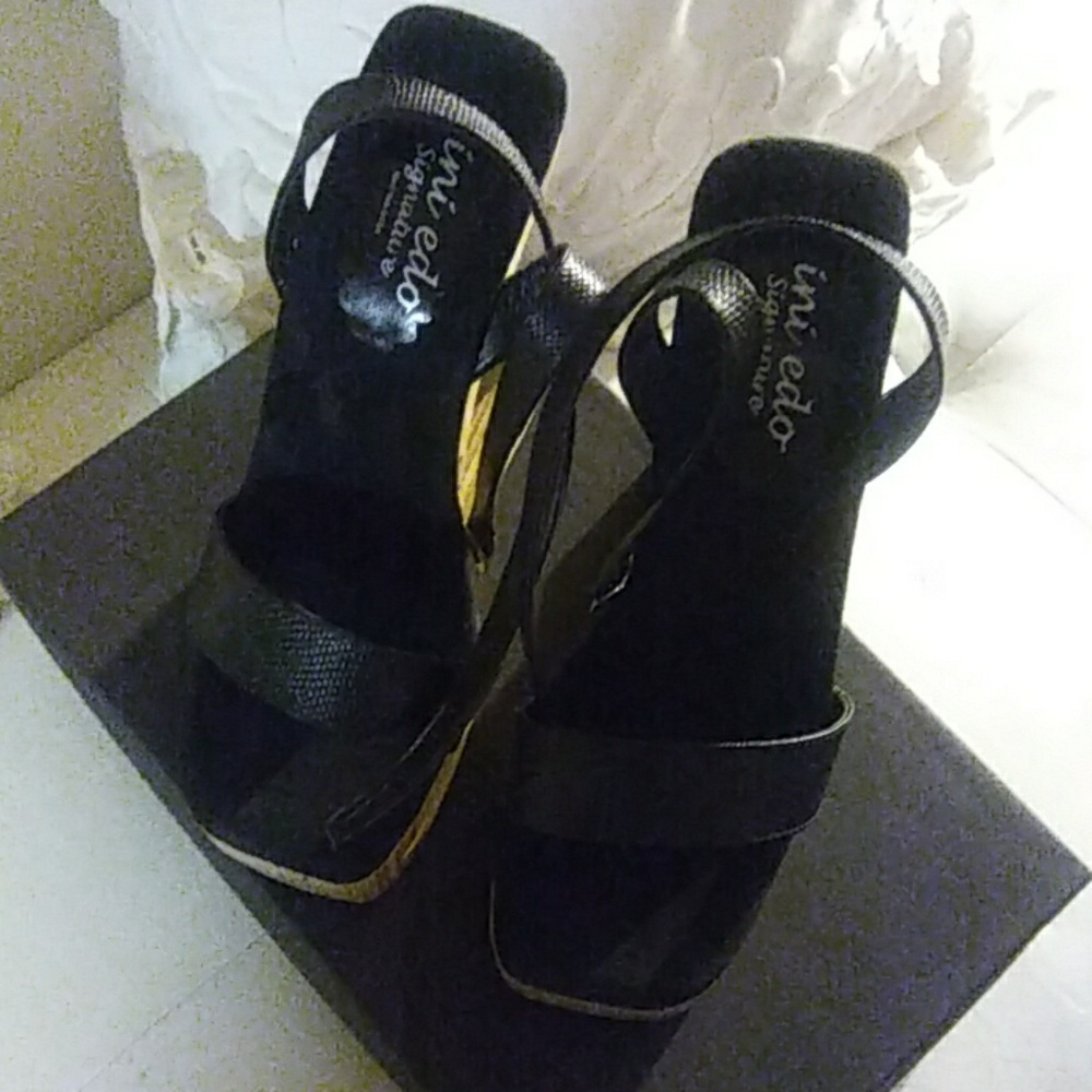 Shoes - Picture 2 of 4